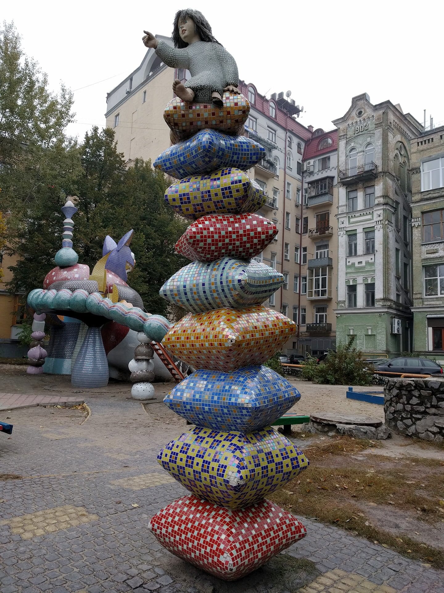 Alice in Wonderland Inspired Statue