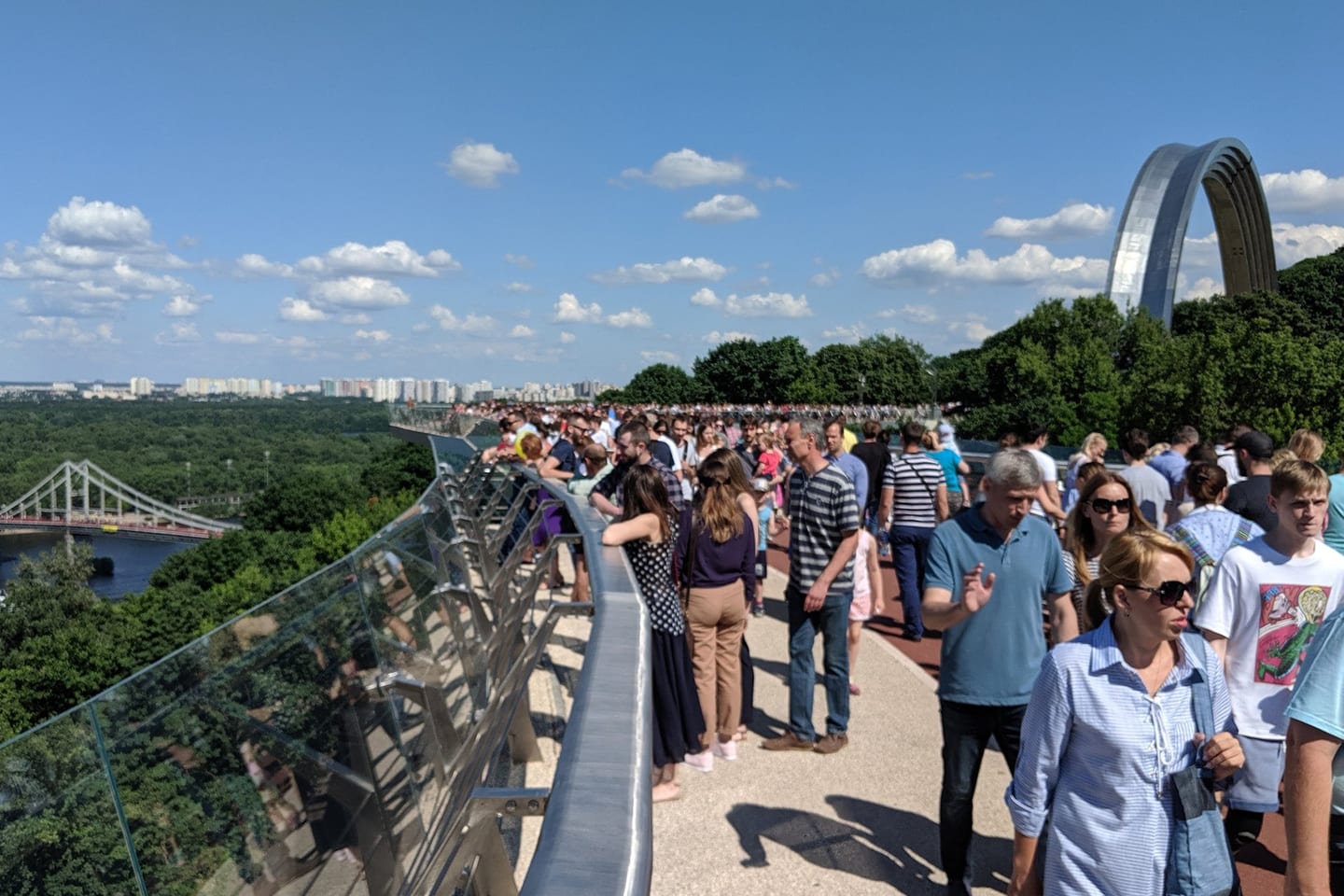 Kyiv Pedestrian Bridge & Friendship Arch