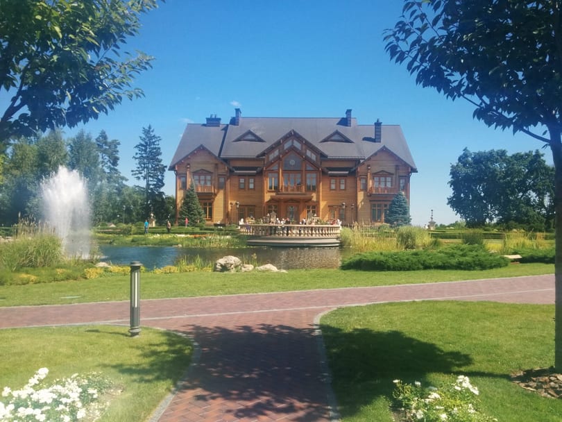 Mezhyhirya Residence
