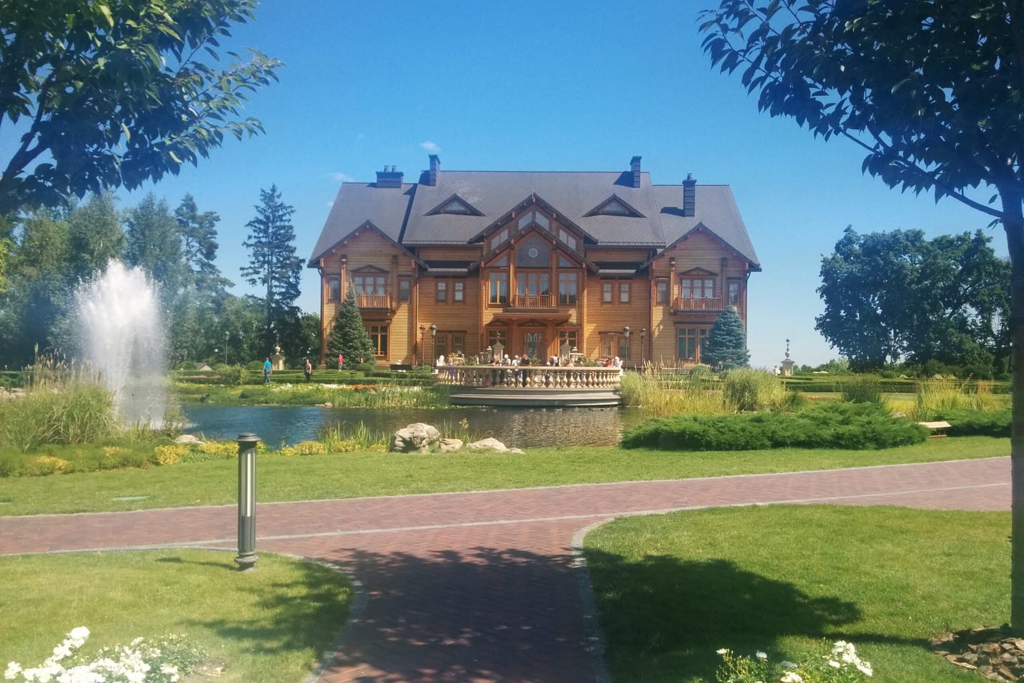 Mezhyhirya Residence