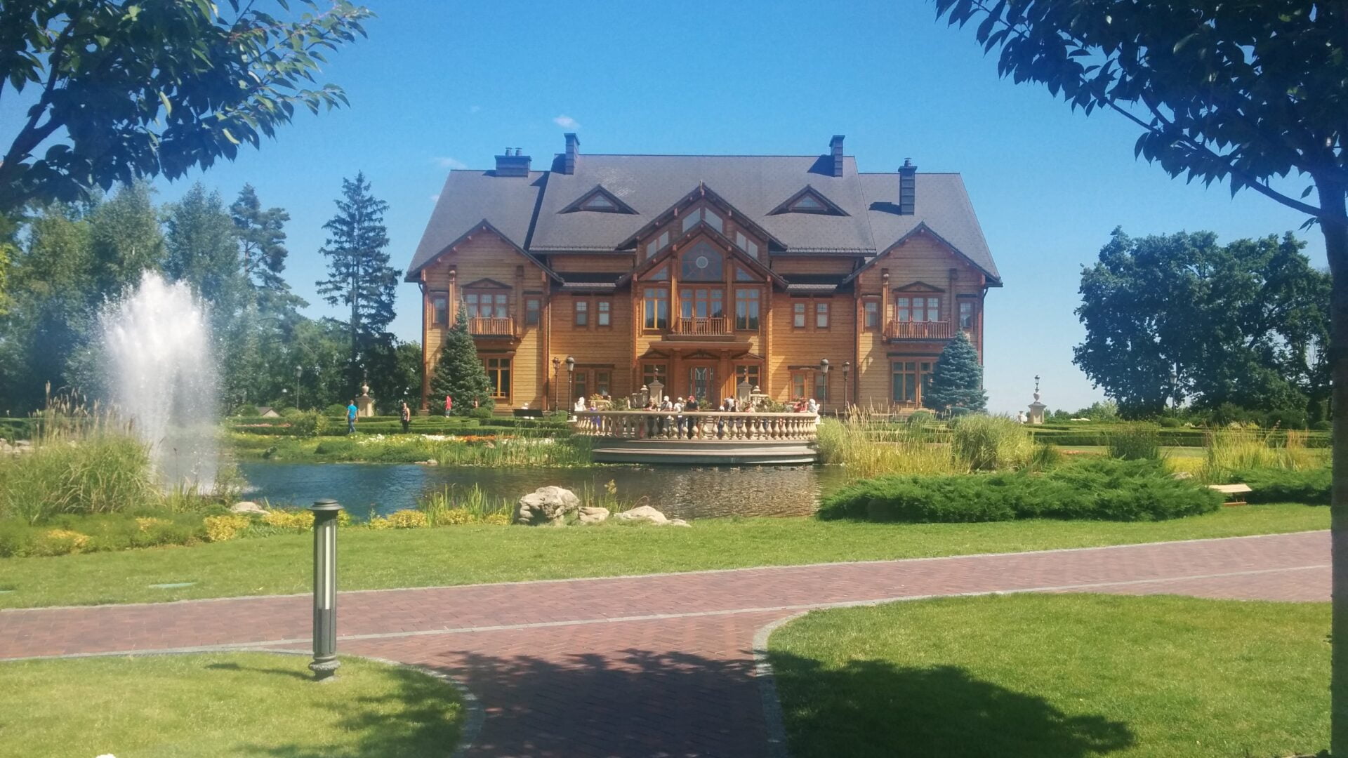 Mezhyhirya Residence
